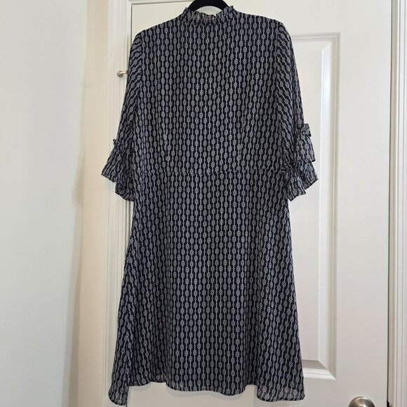 Ann Taylor Factory Shift Dress - Navy and White Bridle or Chain Link Pattern - Picture 4 of 9